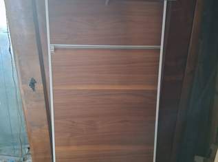 Diverse Tische, Garderoben und Vitrinen Diverse Tische, Garderoben und Vitrinen