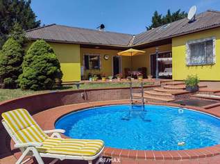 Licht, Luft und Freiheit: Bungalow mit großem Garten und Pool, 595000 €, Immobilien-Häuser in 2231 Strasshof an der Nordbahn