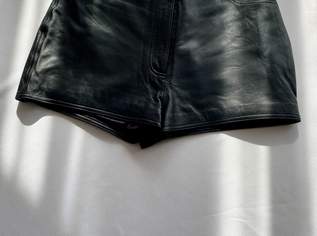 Hingucker! Schwarze Leder-Hotpans, 35 €, Kleidung & Schmuck-Damenkleidung in 3100 St. Pölten Hingucker! Schwarze Leder-Hotpans, 35 €, Kleidung & Schmuck-Damenkleidung in 3100 St. Pölten