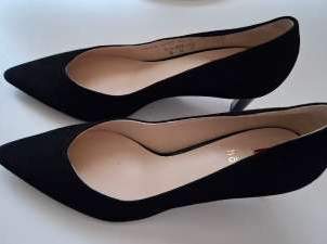 Högl schwarz Größe UK5 also D38 wie neu, 70 €, Kleidung & Schmuck-Damenkleidung in 1160 Ottakring