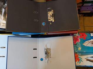 Ca. 200 Ordner zu verschenken Ca. 200 Ordner zu verschenken