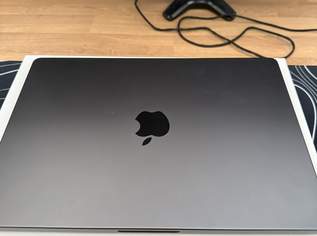 Apple MacBook Pro M3 Pro Chip 18GB RAM 512GB Apple MacBook Pro M3 Pro Chip 18GB RAM 512GB