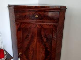 Wiener Biedermeier Eckschrank von 1830, 305 €, Marktplatz-Antiquitäten, Sammlerobjekte & Kunst in 9020 Klagenfurt am Wörthersee Wiener Biedermeier Eckschrank von 1830, 305 €, Marktplatz-Antiquitäten, Sammlerobjekte & Kunst in 9020 Klagenfurt am Wörthersee