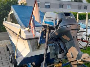 Motorboot mit Kajüte Motorboot mit Kajüte