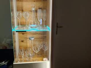 2 beleuchtete Möbelix Vitrinen – einzeln oder zusammen, 189 €, Haus, Bau, Garten-Möbel & Sanitär in 1010 Innere Stadt