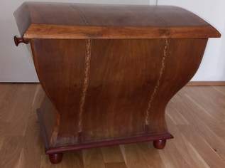 Biedermeier-truhe ,ursprünglich war toilette..Ein unikat, 280 €, Marktplatz-Antiquitäten, Sammlerobjekte & Kunst in 1220 Donaustadt