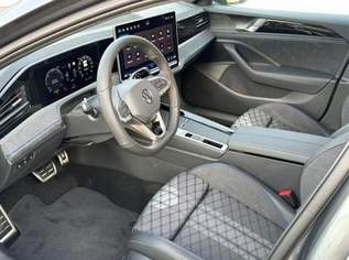 Passat Variant R-Line AHK+PANO+NAVI+Head-UP+M..., 51879 €, Auto & Fahrrad-Autos in 6844 Gemeinde Altach