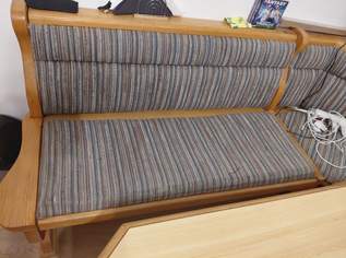 Eßtisch mit 2 Sesseln und Eckbank