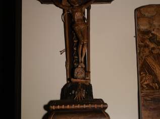 Standkreuz Holzschnitzerei – Kunst mit Totenkopf und bemalt, 300 €, Marktplatz-Antiquitäten, Sammlerobjekte & Kunst in Deutschland