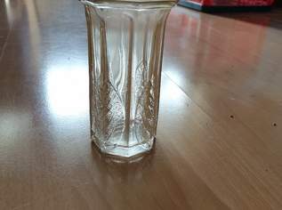 Glasvase mit Blattmuster, 10 €, Haus, Bau, Garten-Geschirr & Deko in 1230 Liesing Glasvase mit Blattmuster, 10 €, Haus, Bau, Garten-Geschirr & Deko in 1230 Liesing