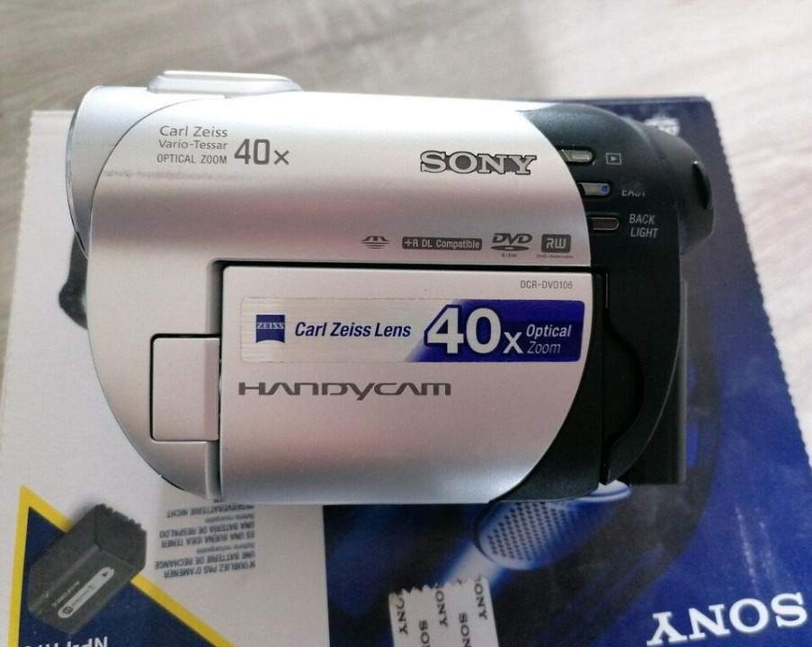 Videokamera / Sony DCR-DVD106E
