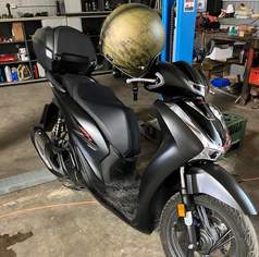 Motorroller Honda SH150i, 3900 €, Auto & Fahrrad-Motorräder in 7123 Mönchhof