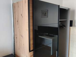 Schwebetürenschrank mit Türdämpfer