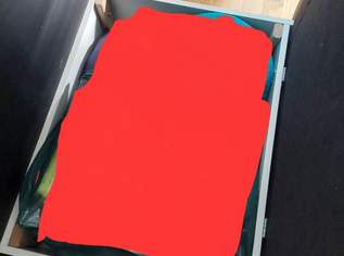 Kleines Sofa mit Bettkasten
