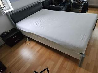 Verkaufe Bett mit Nachtkästchen, 35 €, Haus, Bau, Garten-Möbel & Sanitär in 8063 Eggersdorf bei Graz