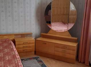 Schlafzimmer- und Wohnzimmermöbel zu verschenken