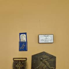 Konvolut Sammlerstücke Tennis Medaille St Pölten 1977 Kruckenkreuz Jules Mumm Dose, 10 €, Marktplatz-Sammlungen & Haushaltsauflösungen in 3200 Gemeinde Ober-Grafendorf
