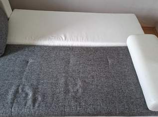 Das schöne und bequeme Sofa aus Kunstleder und Textil Das schöne und bequeme Sofa aus Kunstleder und Textil