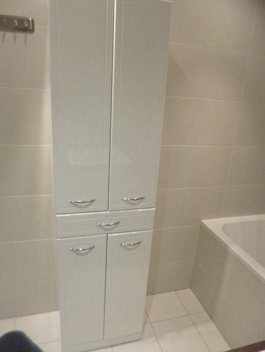 Badezimmerschrank - VERKAUFT Badezimmerschrank - VERKAUFT