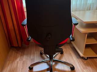Büro-Drehsessel mit Armstützen in rot günstig abzugeben, 49 €, Haus, Bau, Garten-Möbel & Sanitär in 1110 Simmering Büro-Drehsessel mit Armstützen in rot günstig abzugeben, 49 €, Haus, Bau, Garten-Möbel & Sanitär in 1110 Simmering