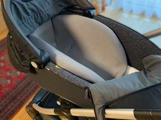 Maxi cosi Kindeerwagenset mit Gestell, Babywanne Jade, Babyschale Pebble und Familyfix 3 Maxi cosi Kindeerwagenset mit Gestell, Babywanne Jade, Babyschale Pebble und Familyfix 3