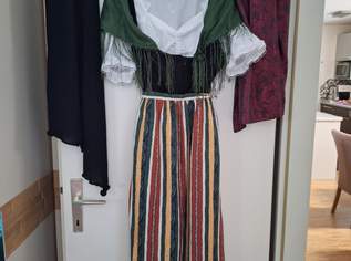 Langes Dirndl, Bluse, 2 Seiden Schürzen, Trachtentuch und 1 Stola , 200 €, Kleidung & Schmuck-Damenkleidung in 8120 Peggau