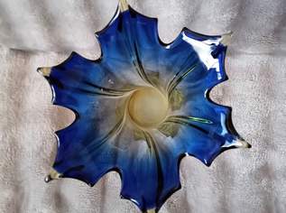 MURANO GLAS VASE BLAU/DURCHSICHTIG/GOLD-GELB ca. 1960er Höhe ca. 26 cm, Gewicht ca. 1,5 kg, oberes Vasen Außenmaß: Ø ca.22 cm MURANO GLAS VASE BLAU/DURCHSICHTIG/GOLD-GELB ca. 1960er Höhe ca. 26 cm, Gewicht ca. 1,5 kg, oberes Vasen Außenmaß: Ø ca.22 cm
