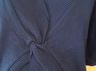Neuer Strickpulli in Bolerostil in Größe 46