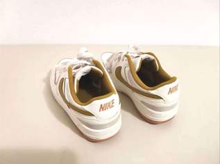 Nike Air Sneakers / Gr. 37,5 (weiß)