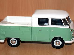 Motormax Modellauto VW Type 2 (T1) Doppelkabine Pick Up Maßstab 1:24 Motormax Modellauto VW Type 2 (T1) Doppelkabine Pick Up Maßstab 1:24
