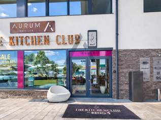 Geschäftslokal - großzügige Schaufenster - Top frequentierte Lage - Synergieeffekte durch Shop-in-Shop-Konzept, 2474.55 €, Immobilien-Gewerbeobjekte in 6365 Gemeinde Kirchberg in Tirol Geschäftslokal - großzügige Schaufenster - Top frequentierte Lage - Synergieeffekte durch Shop-in-Shop-Konzept, 2474.55 €, Immobilien-Gewerbeobjekte in 6365 Gemeinde Kirchberg in Tirol