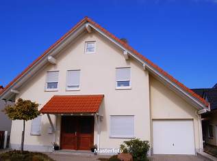 Attraktives Einfamilienhaus mit ausgebautem Dachgeschoss und schönem Garten, 755000 €, Immobilien-Häuser in 1210 Floridsdorf