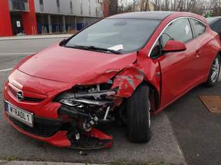 Invalide verkauft nach Unfall frontbeschädigten Opel Astra GTC mit OPC-Optik 