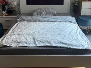 Bett 140x200 mit Lattenrost und Matratze Bett 140x200 mit Lattenrost und Matratze