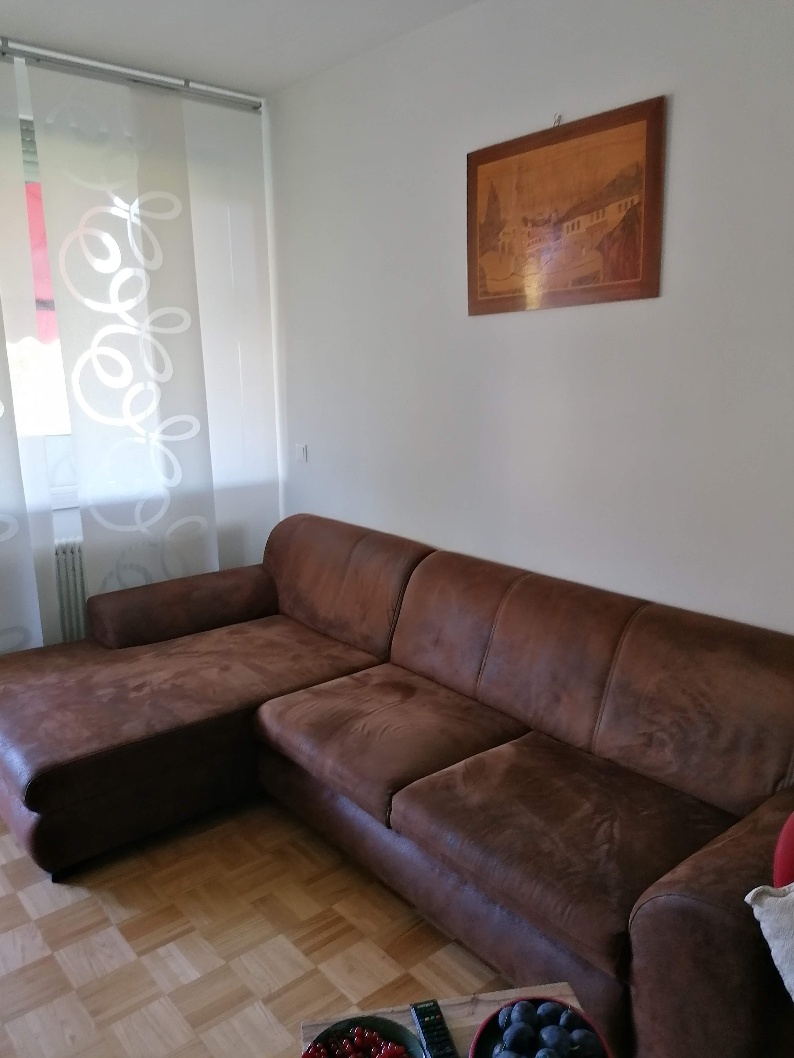Sofa plus 6 Stühle Sofa plus 6 Stühle