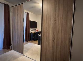 Kleiderschrank mit Schwebetüren und LED-Verbau (neuwertig)