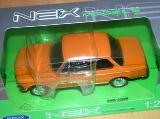 Modellauto BMW 2002ti orange Maßstab 1:24 OVP Modellauto BMW 2002ti orange Maßstab 1:24 OVP