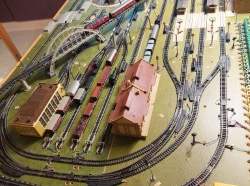 TRIX N-Spur Anlage 171 x 86 cm, 777 €, Marktplatz-Spiele, Bastelmaterial & Modellbau in 8600 Bruck an der Mur