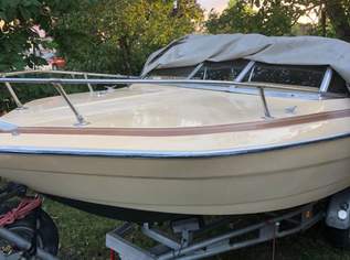 Elektroboot mit Doppelachser Hafentrailer