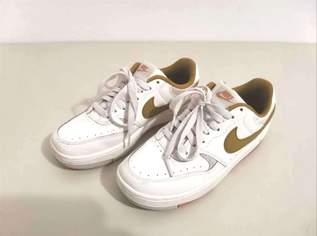 Nike Air Sneakers / Gr. 37,5 (weiß), 35 €, Kleidung & Schmuck-Damenkleidung in 3264 Gemeinde Gresten