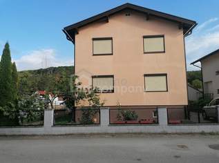 Für große Pläne ist schon Platz - Zweifamilienhaus mit Garten und Doppelgarage in Ternitz – für Eigennutzung & Investoren interessant, 350000 €, Immobilien-Häuser in 2630 Gemeinde Ternitz Für große Pläne ist schon Platz - Zweifamilienhaus mit Garten und Doppelgarage in Ternitz – für Eigennutzung & Investoren interessant, 350000 €, Immobilien-Häuser in 2630 Gemeinde Ternitz