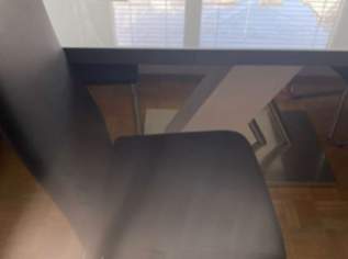 Hochglanz Tisch mit 6 schwarzen Stühlen, 100 €, Haus, Bau, Garten-Möbel & Sanitär in 1100 Favoriten
