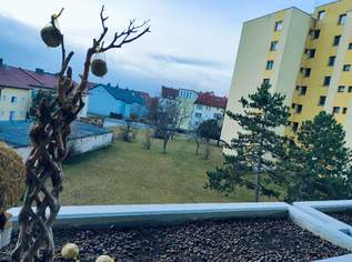 Top-sanierte 3-Zimmer-Wohnung mit Loggia, Lift, Parkplatz & Küche – 94m² – 270.000€ Top-sanierte 3-Zimmer-Wohnung mit Loggia, Lift, Parkplatz & Küche – 94m² – 270.000€