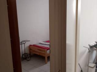 Mädls-WG, 450 €, Immobilien-Kleinobjekte & WGs in 1140 Penzing