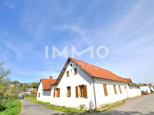 Sanierungsbedürftiger, traditioneller Vierkanthof - Idyllischer Innenhof – Erleben Sie im Innenhof Ihr open air Wohnzimmer, 268000 €, Immobilien-Häuser in 8350 Fehring