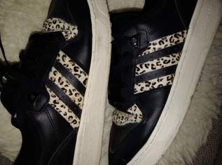 Adidas Sneaker , 36 €, Kleidung & Schmuck-Damenkleidung in 4810 Gmunden