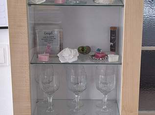 Hängeglasschrank, 20 €, Haus, Bau, Garten-Möbel & Sanitär in 2435 Gemeinde Ebergassing Hängeglasschrank, 20 €, Haus, Bau, Garten-Möbel & Sanitär in 2435 Gemeinde Ebergassing