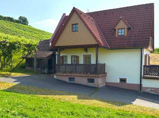 Umgebautes Kellerstöckl mit 3 Wohneinheiten, Terrasse, Balkon, Keller und Weingarten in Aussichtslage, 328000 €, Immobilien-Häuser in 8493 Klöch