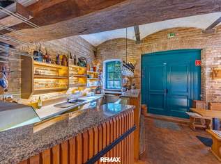 EXKLUSIVES LOKAL MIT WOHNUNG, WEINKELLER & DACHTERRASSE - IHRE CHANCE AUF EIN BESONDERES HERZENSPROJEKT!, 269000 €, Immobilien-Gewerbeobjekte in 2020 Hollabrunn