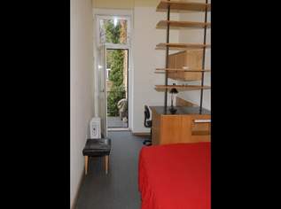 Möbliertes kleines ruhiges helles WG Zimmer mit Balkon zum Innenhof Möbliertes kleines ruhiges helles WG Zimmer mit Balkon zum Innenhof
